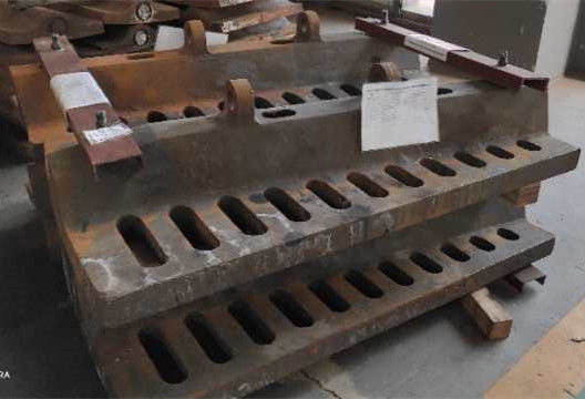 Hoge de Molenvoeringen die van de Mangaanbal de Molenvervangstukken van de Staalbal en ag/sag-molenvoering gieten